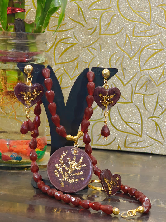 Resin necklace set